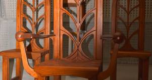 Sedia Papale in legno di design artigianale 